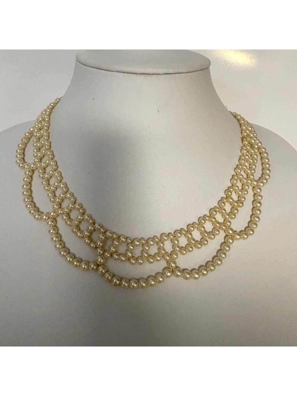 Scalloped Faux Pearl Necklace Lace Design Hook Clasp Weddings Formal Vintage